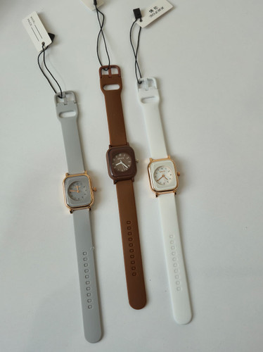 ساعت اسپورت بند سلیکونی صفحه مربعی