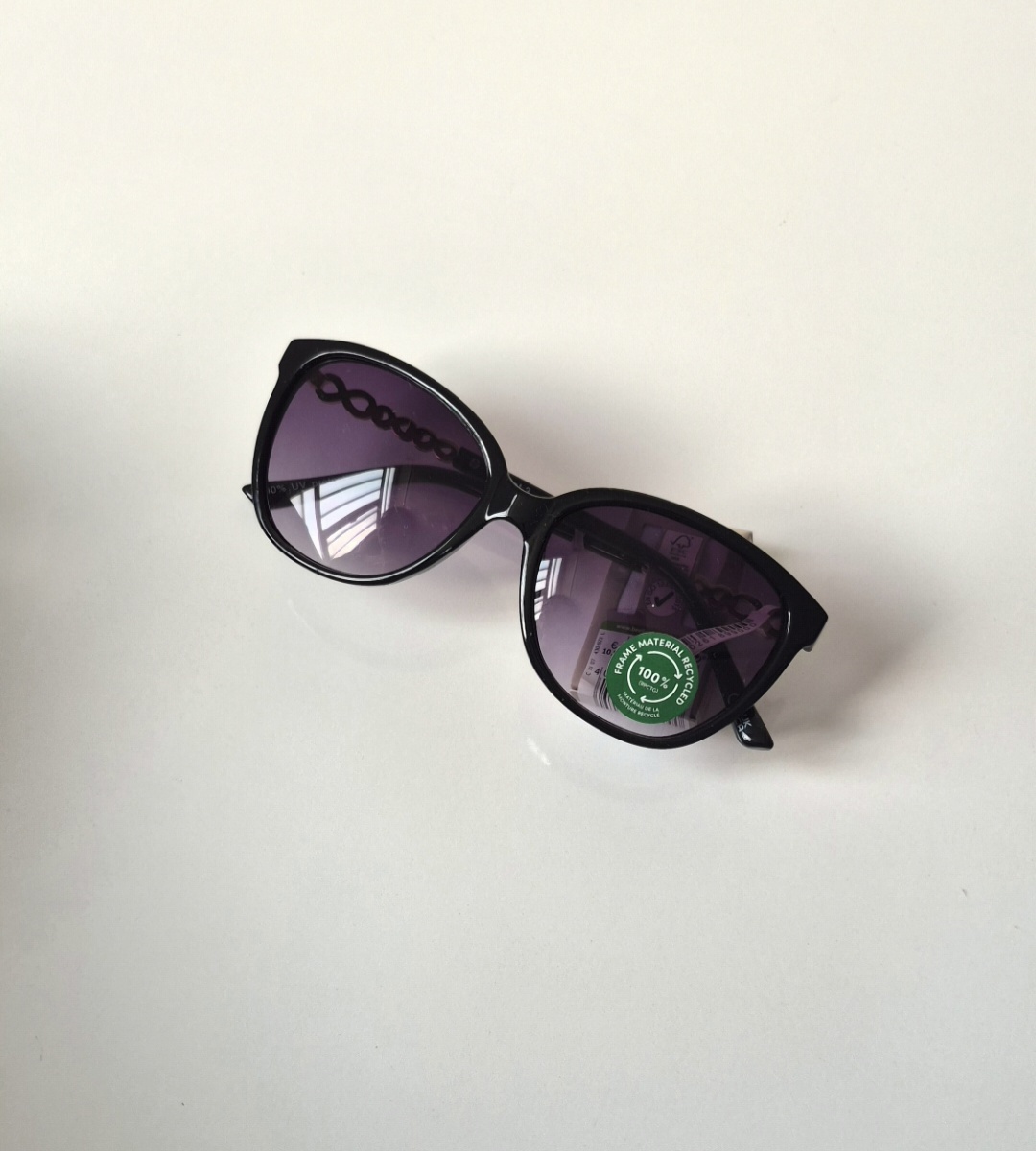 عینک آفتابی زنانه مشکی پرفروش با کاور زیپی هدیه 🎁