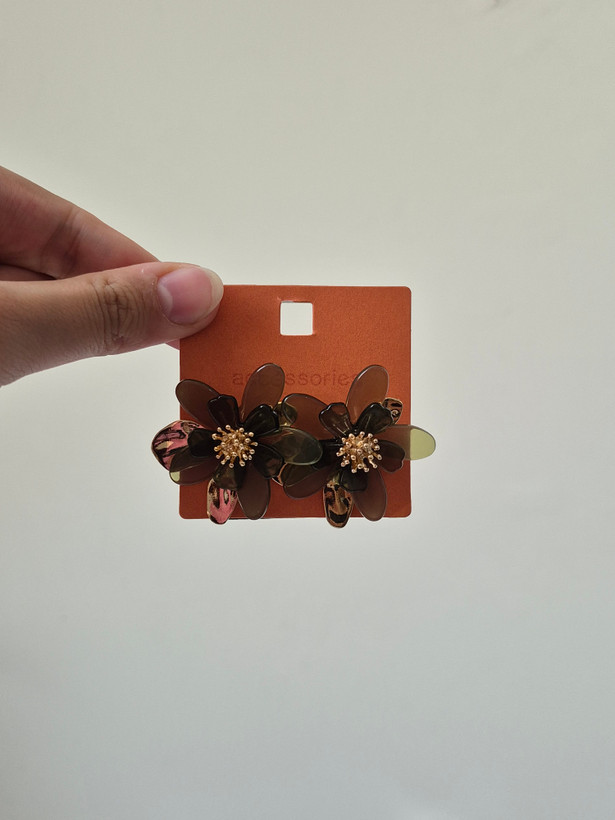 گوشواره مجلسی زنانه مدل گل یشمی شیشه ای